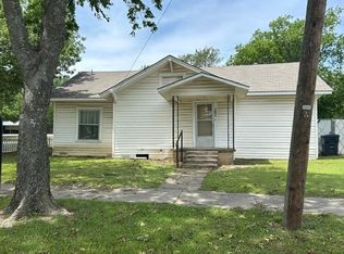 107 S Sears St, Whitewright, TX 75491