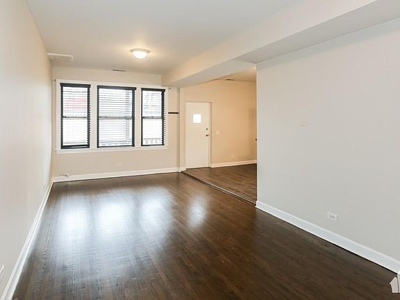 4th image of 4657 N Lincoln Ave