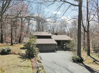 52 Kingswood Dr, Naugatuck, CT 06770