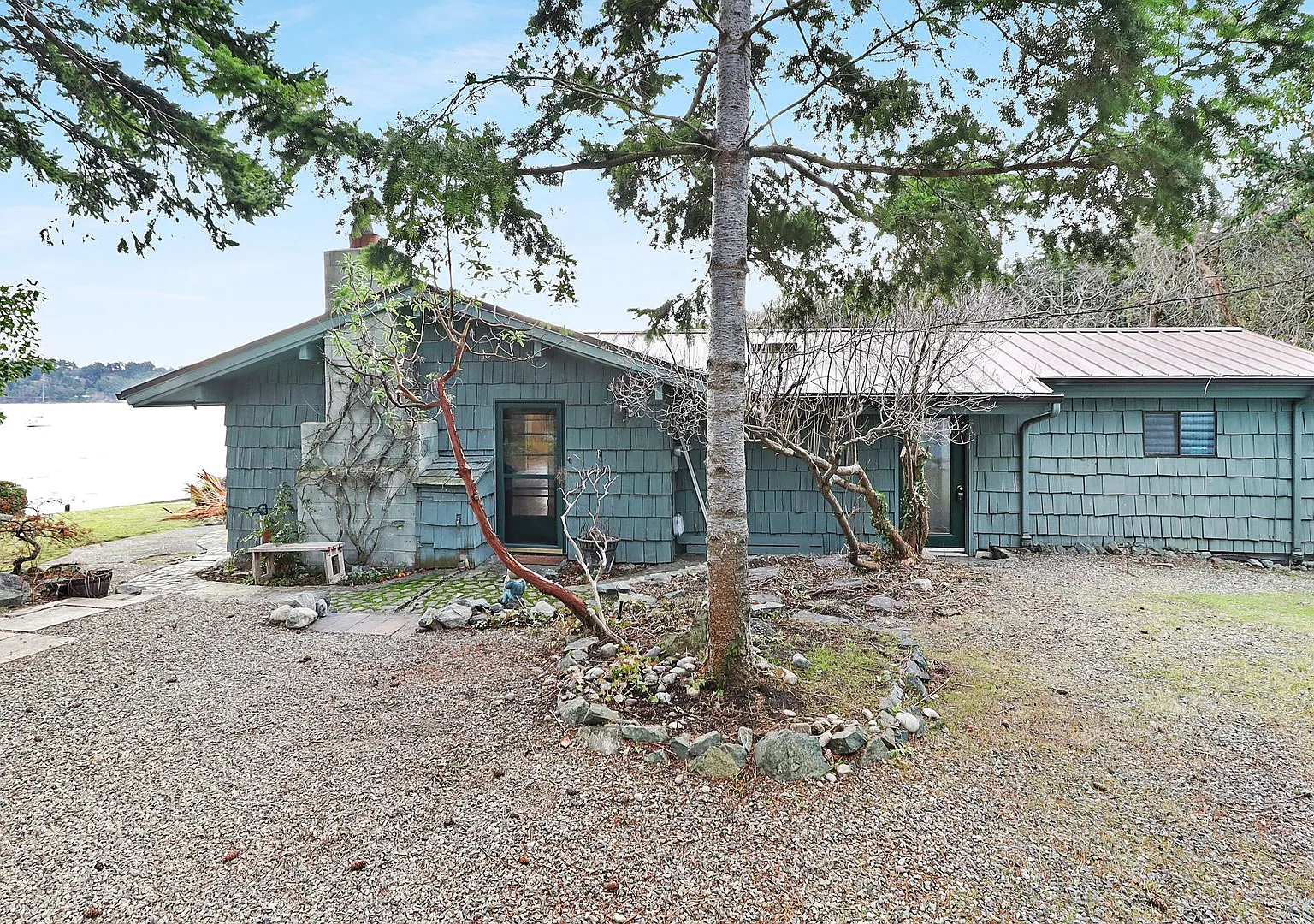Coupeville - Beachfront Walkout - Amazing Views - 2 Bed 1.5 Bath — Photo 1