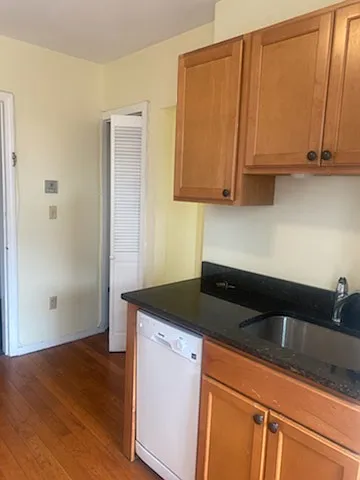 220 Hanover St #27 — Photo 18