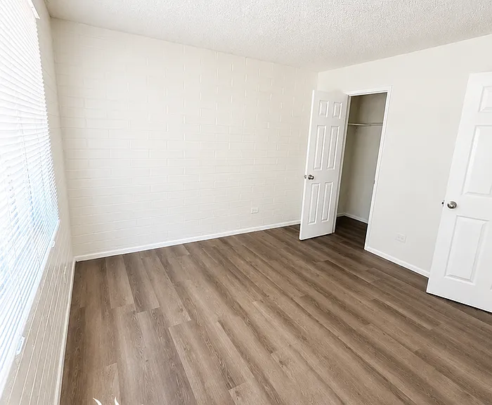 2041 W Berridge Ln #6 — Photo 8