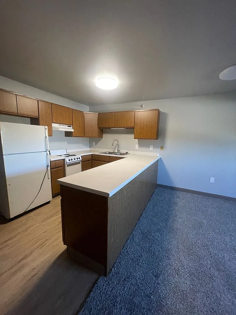 1038 Fond du Lac Ave — Photo 2