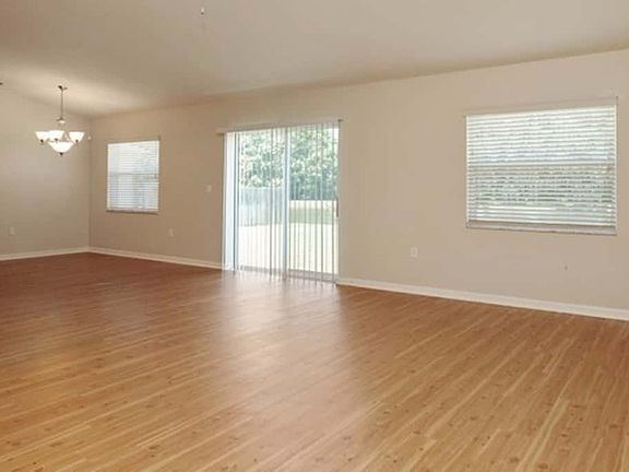 3rd image of 925 Princeton Manor Ln