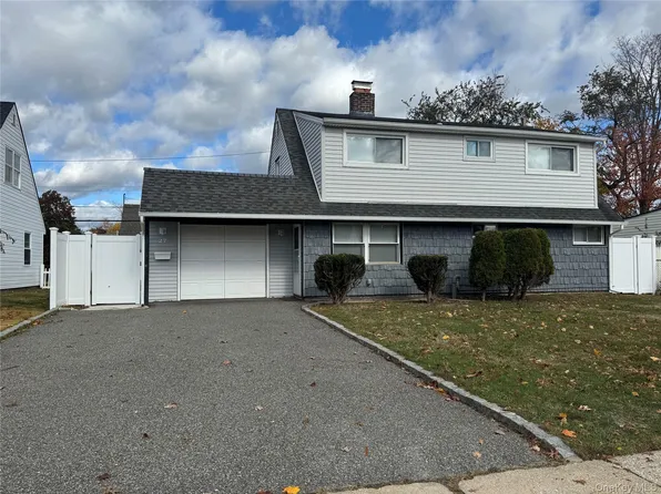 (undisclosed Address), Levittown, NY 11756