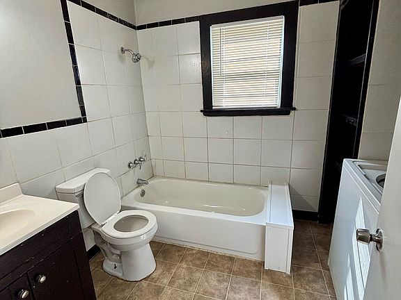 2nd image of 1112 Weller Ave
