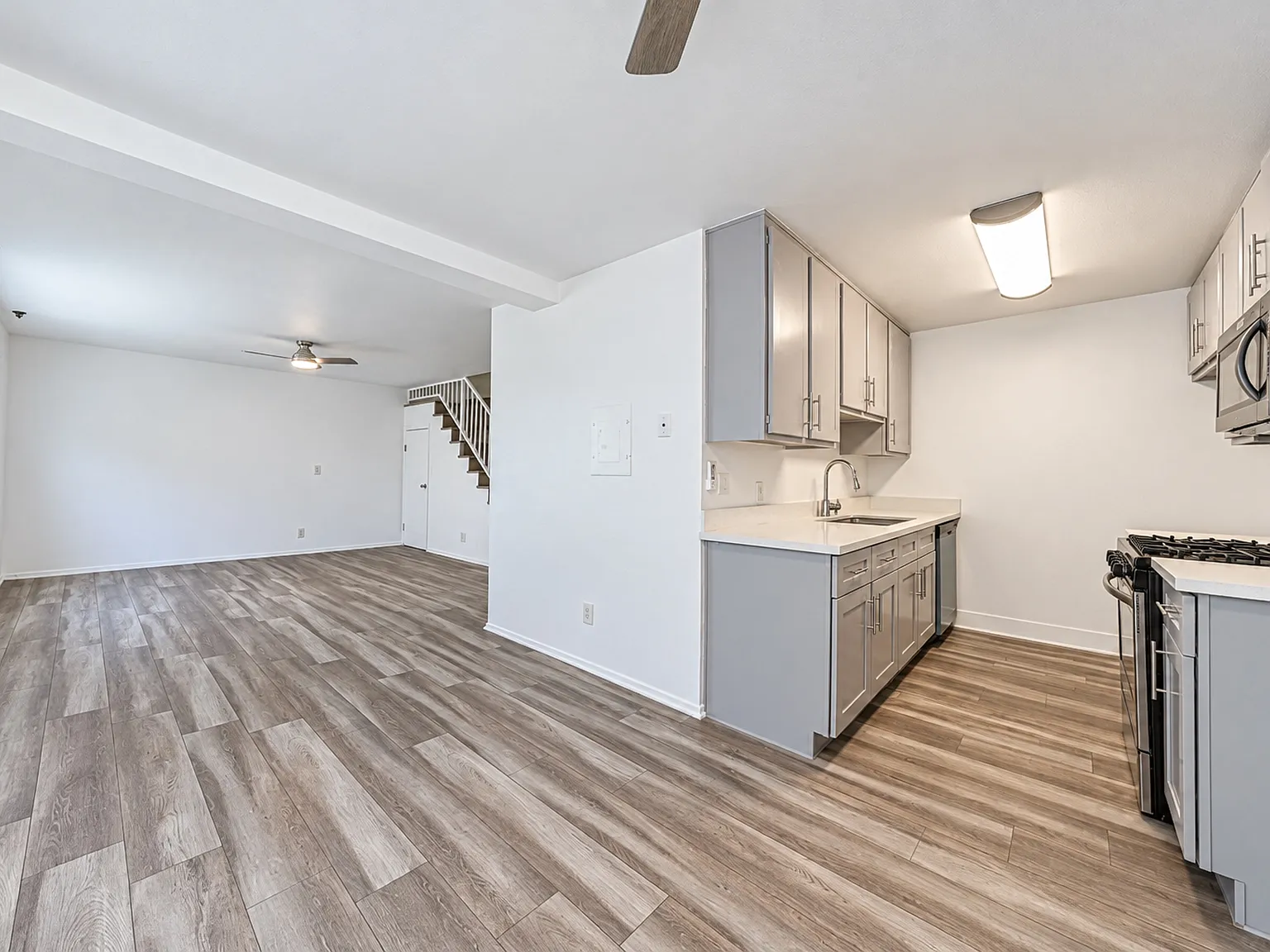 2 bed, 1000 sqft, $2,795 — Photo 3
