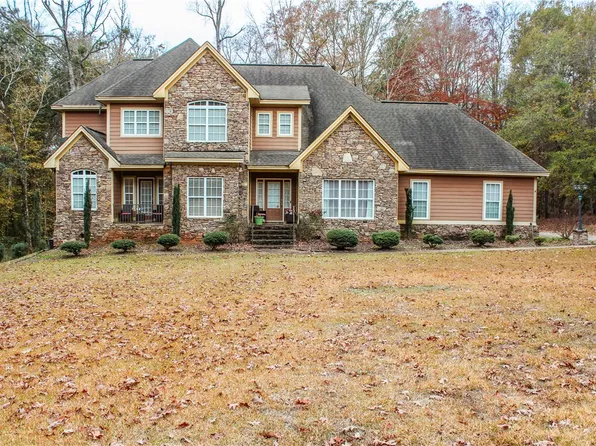 2007 Moores Mill Dr, Lanett, AL 36863