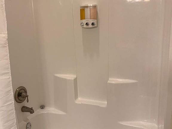 3rd image of 408 Teague Ave #2