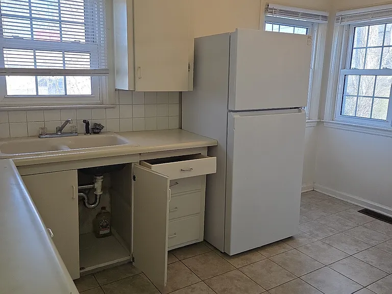 822 W Pershing Blvd — Photo 2