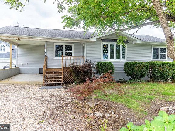3rd image of 774 Lake Caroline Dr