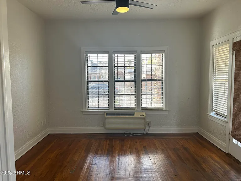 902 E Palm Ln #4 — Photo 5