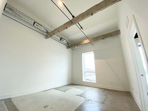 3rd image of 4601 N Paulina St APT 407