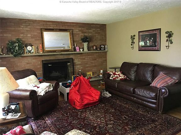 4th image of 1001 Vista Dr
