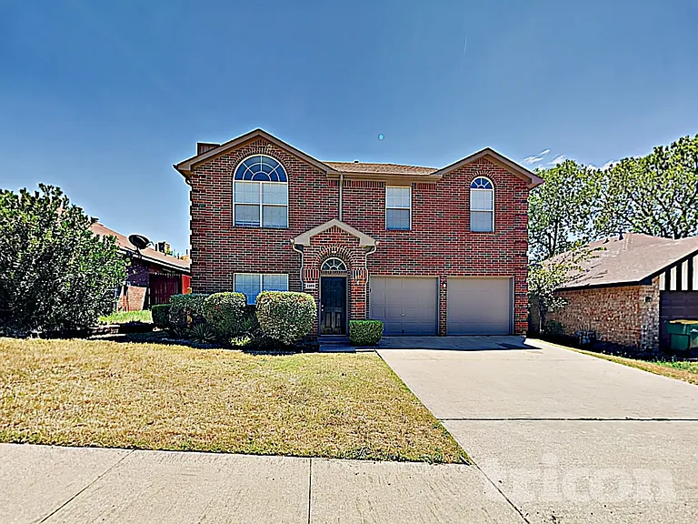 1105 Parker Ct — Photo 2