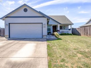 585 SE Rosewood Ln, Dallas, OR 97338