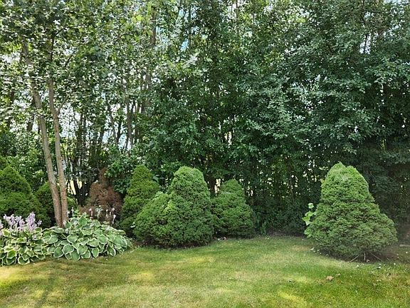 3rd image of 225 W 10th Ave
