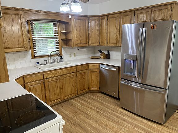 5th image of 20451 Poplar St