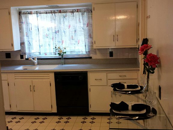 4th image of 716 Wicklow Pl