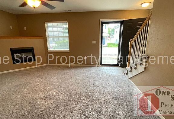 3rd image of 416 NE Wolf Creek Dr