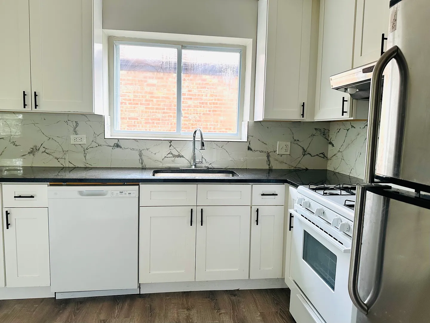3 bed, 1.5 bath, $2,300 — Photo 3