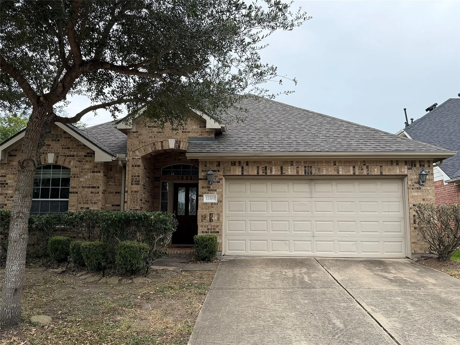 3 bed, 2.0 bath, 1861 sqft, $2,100 — Photo 1
