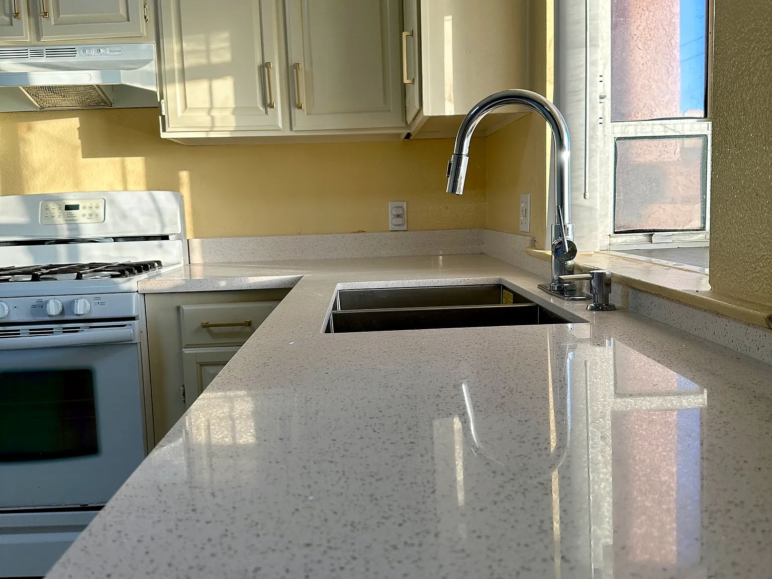 3 bed, 2.5 bath, 1414 sqft, $1,949 — Photo 3