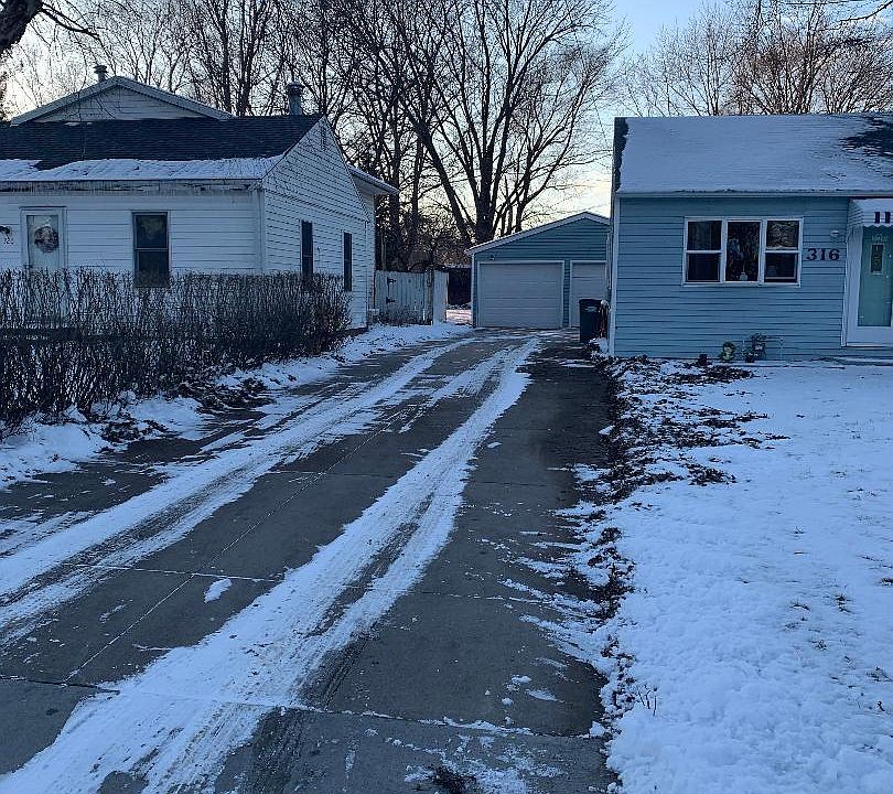 2nd image of 316 Lawrence Ave
