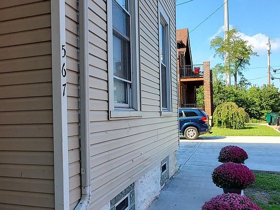 3rd image of 567 Wilkinson St Unit 1