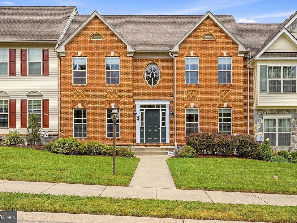 1st image of 26 Blakeley Ridge Dr