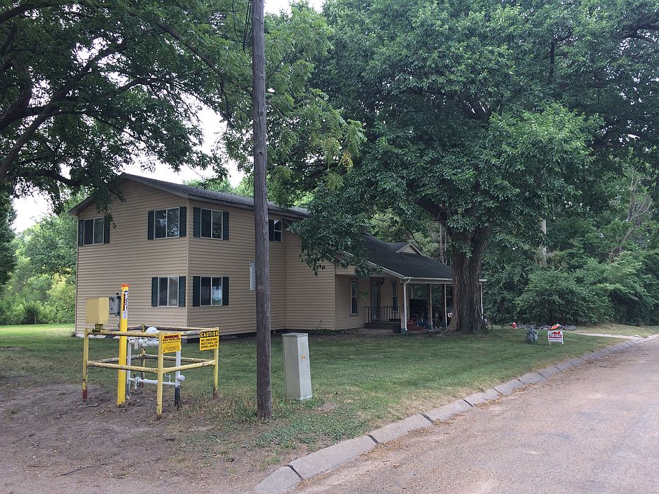 1st image of 301 E 4th St