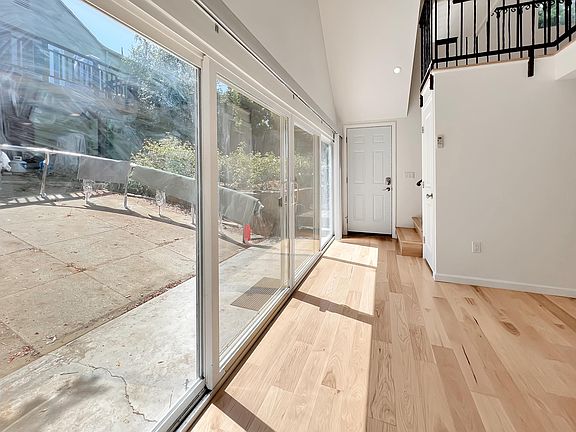5th image of 2540 Aiken Ave