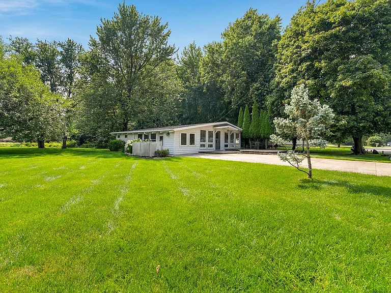 Large side yard which owner allows renter to use