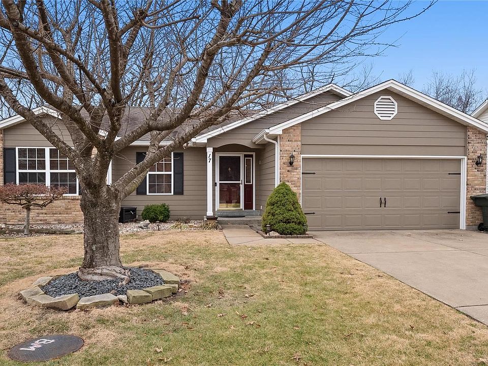 1st image of 17 Fairfax Dr