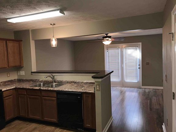 3rd image of 134 Oak Valley Cir
