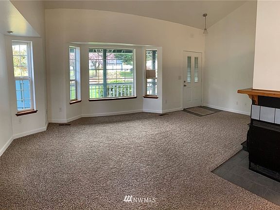 4th image of 10714 72nd Avenue E