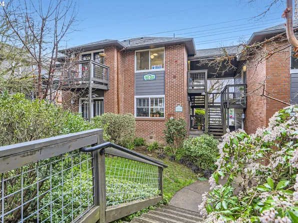 512 S State St #512, Lake Oswego, OR 97034