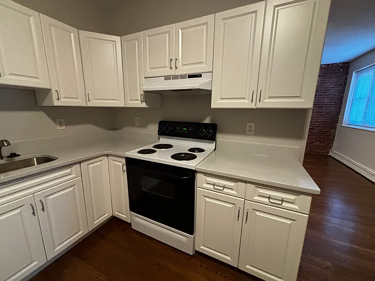15 Stearns Rd #4A — Photo 3
