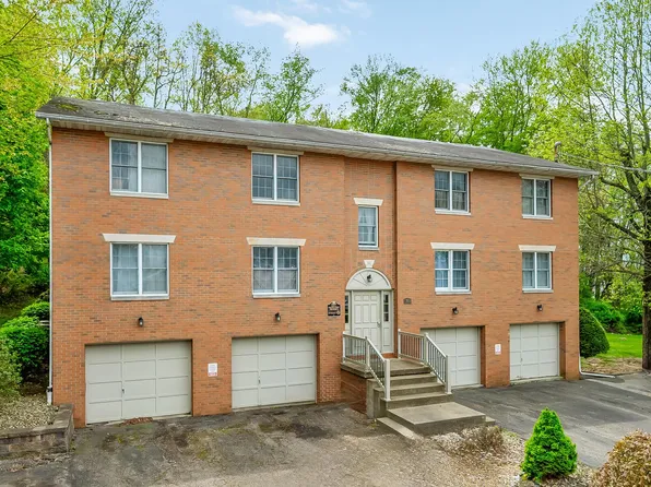 1399 Pleasant Valley Dr, Coshocton, OH 43812