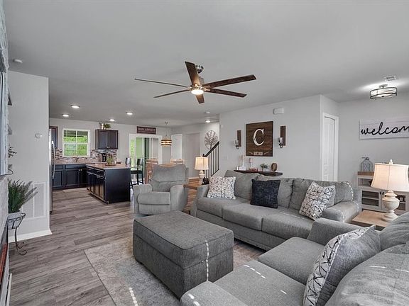 5th image of 315 Maplestead Farms Ct