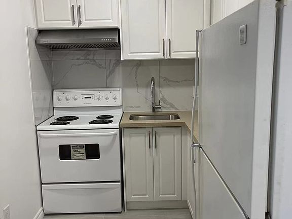 2nd image of 623 Gerrard St E Unit 3