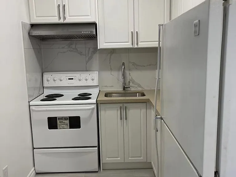 623 Gerrard St E #3 — Photo 2
