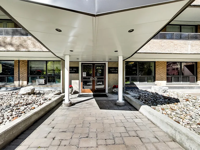 2100 Bathurst St #308 — Photo 19