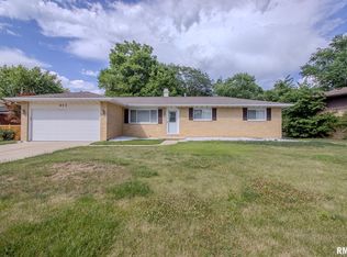 623 W Timber Ridge Dr, Peoria, IL 61615