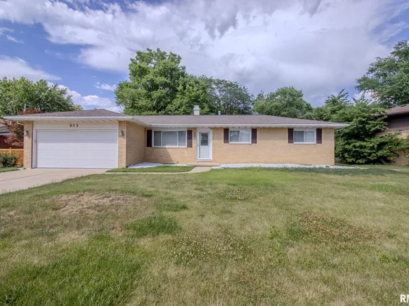 623 W Timber Ridge Dr, Peoria, IL 61615