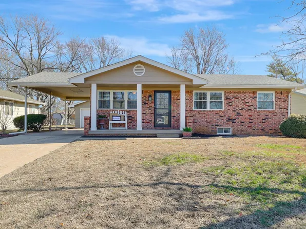706 N 1st Ave, Mulvane, KS 67110