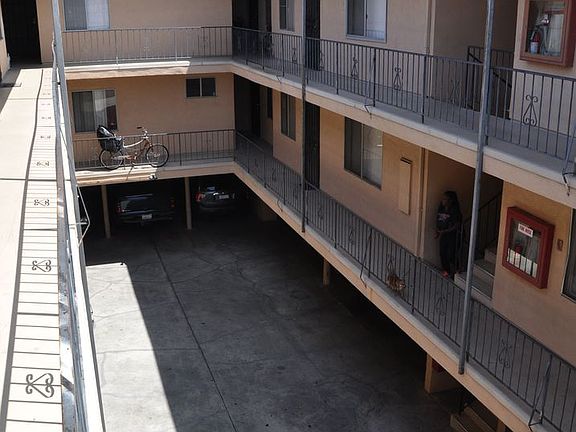 3rd image of 4935 W 120th St APT 0007