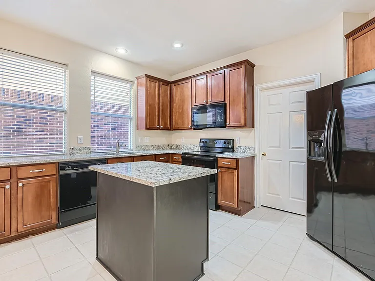 5301 Lily Dr — Photo 7