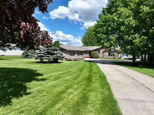 W8535 White Crow Road, Fort Atkinson, WI 53538