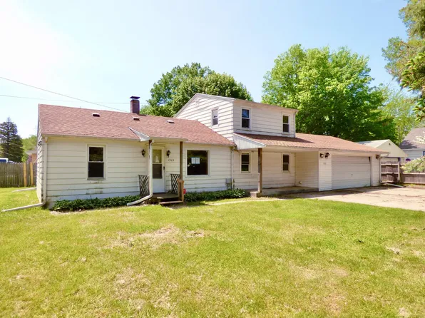 1315 Saint James St, Benton Harbor, MI 49022